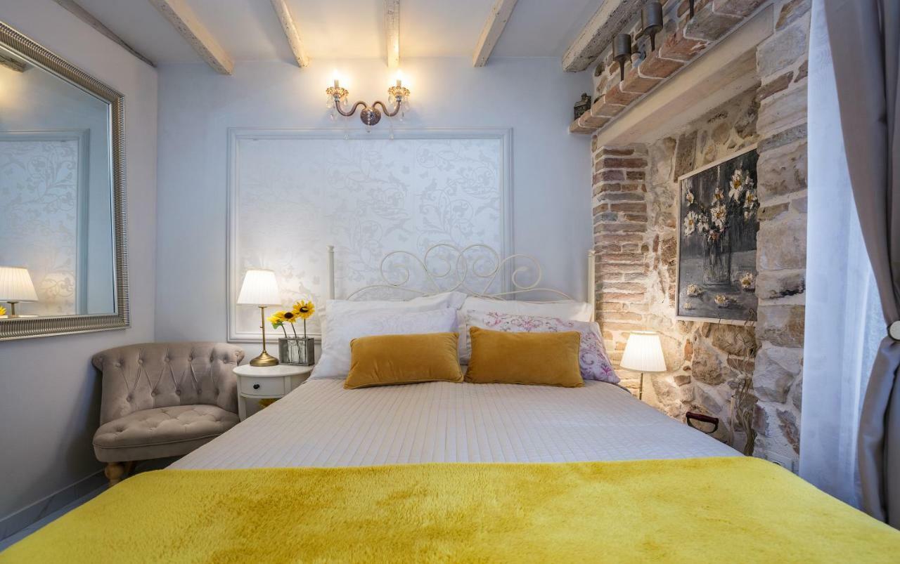 Studio Yellow Flower Rovinj Kültér fotó