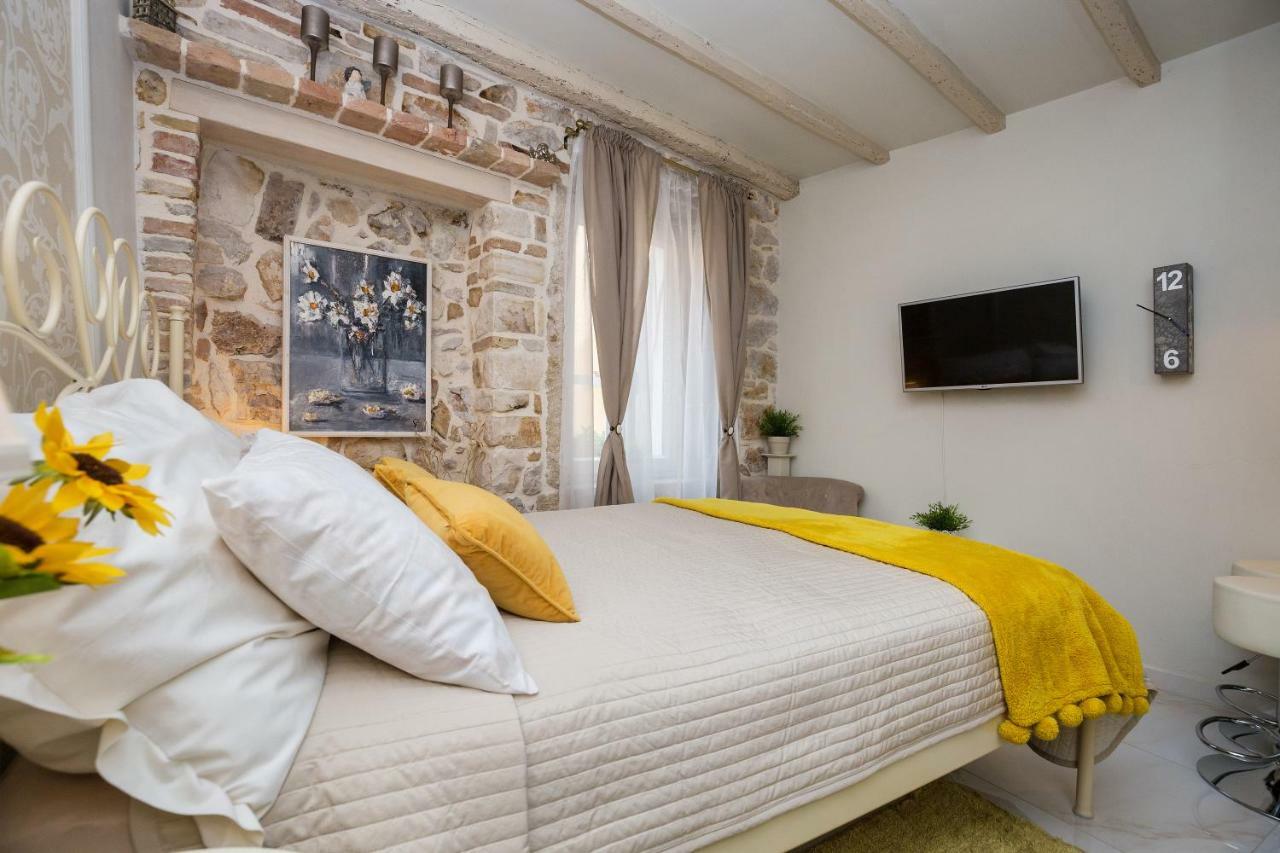 Studio Yellow Flower Rovinj Kültér fotó